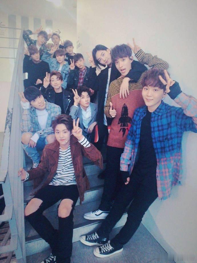 SEVENTEEN13人全员续约确定SEVENTEEN再次全员续约 十三位成员二