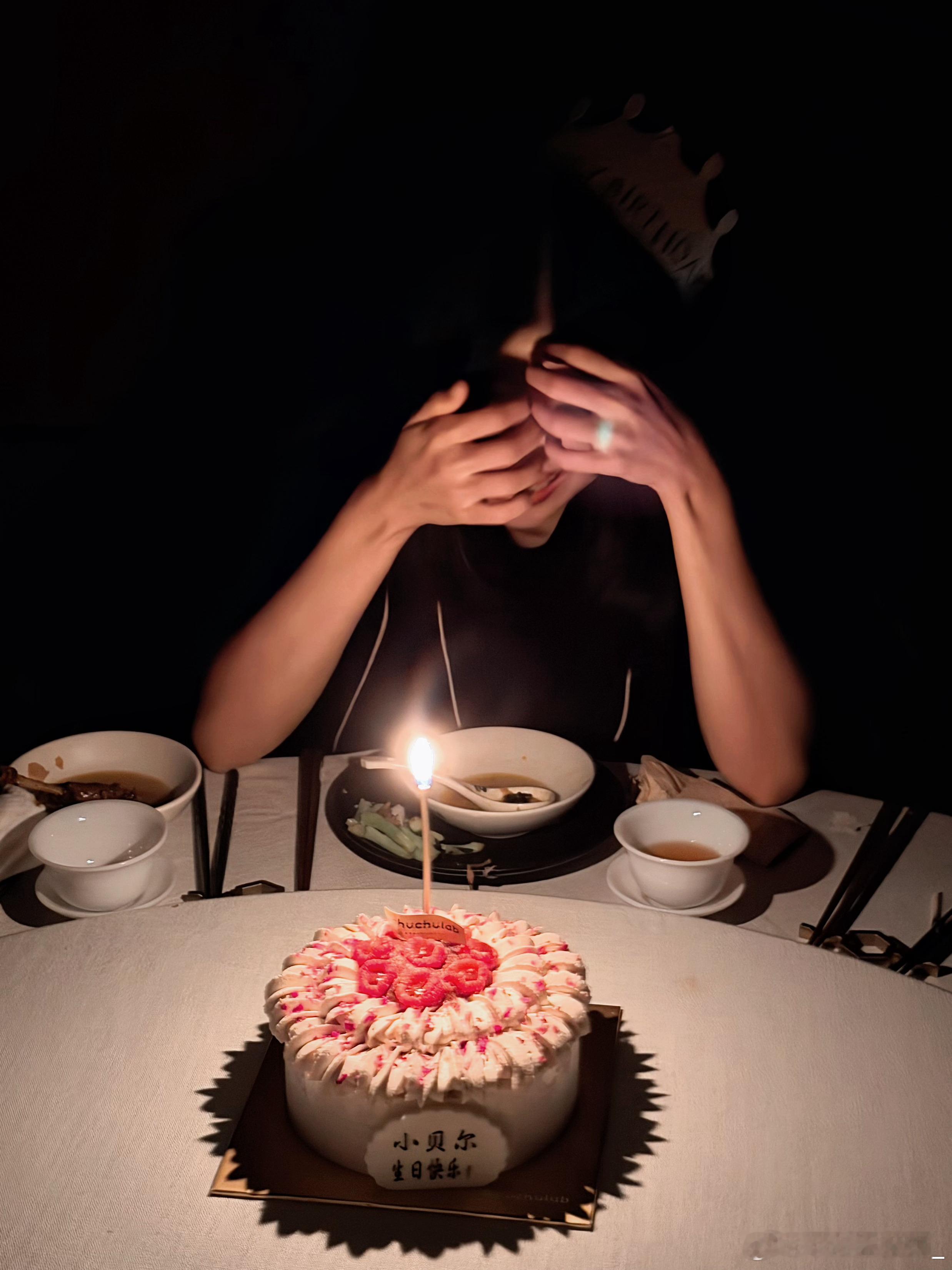 难得要在广州呆这么久，那就祝这个BEKFL生日快乐吧不好意思啊我俩是cp是有原因