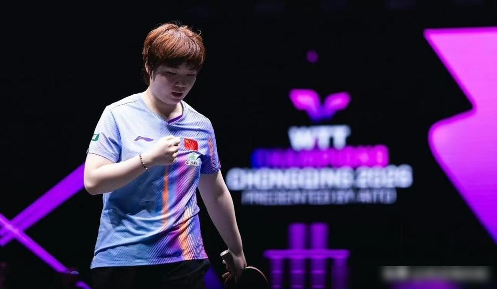 我刚从重庆WTT赛场蹲完！你敢信？国乒女队4连败，蒯曼干翻莎迪却输17岁张本美和