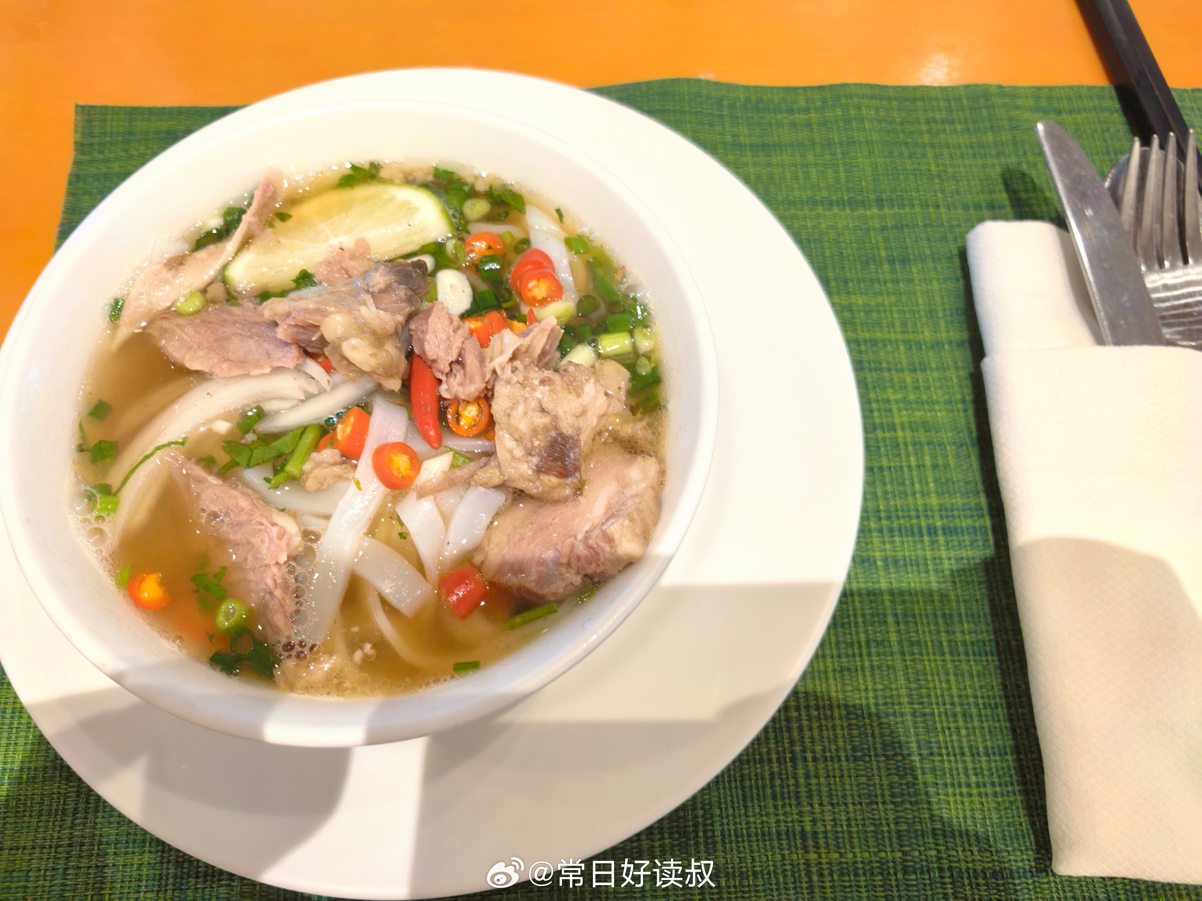 丽思的牛肉粉真的是yyds，最后把小米椒都挑出去了，太辣了
