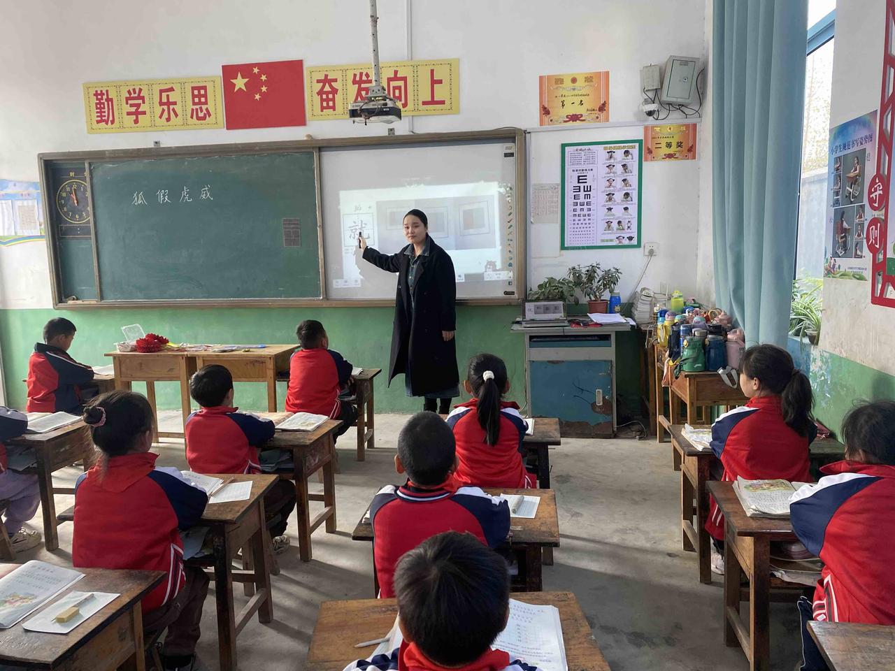 中小学教师磨课的方式不改变，中国的基础教育就难以有大的提升。
中小学教师上公开课