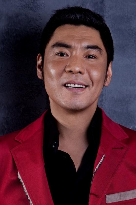 演员，张国立说，屠洪刚是我铁哥们，这个人呐，特别真诚，其实他的经历也挺复杂，但是