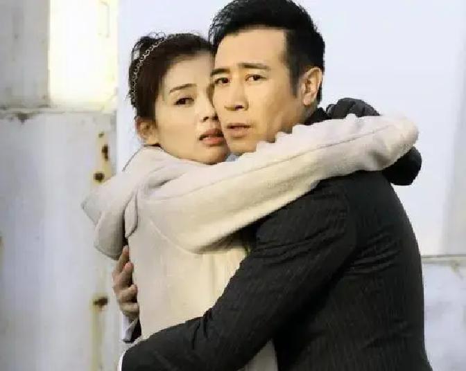 那次拍吻戏刘涛差点没绷住。
 
对手演员于和伟烟味太重，她只好灌酒壮胆才完成。事