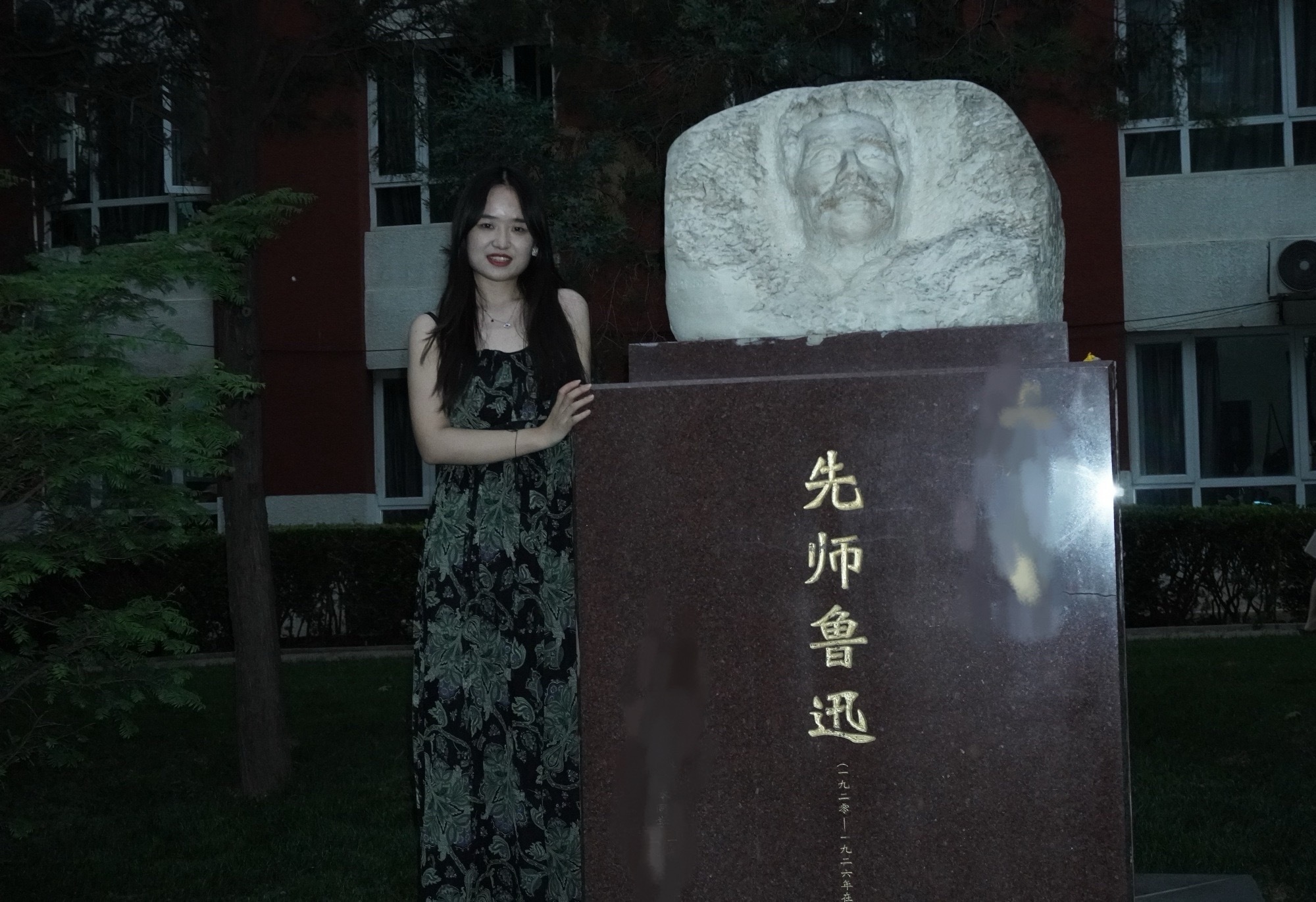 我，和我的研究对象（bushi），同时也是我最喜欢的中文作家……！在这段时期里，