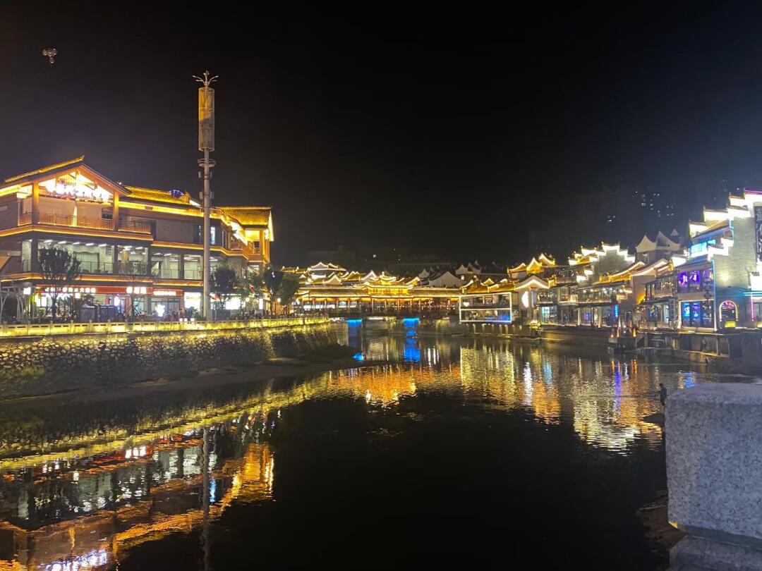 晚上是河街的绝美时刻～