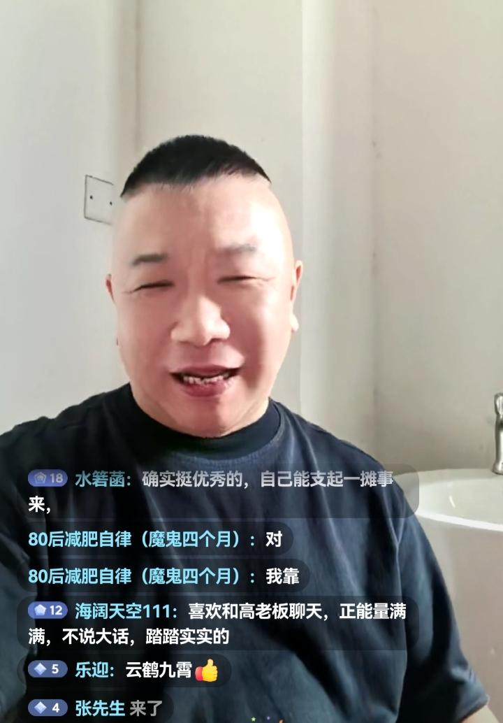 哈哈，高鹤彩说自己在鹤字科排第三，当然了是岁数！9月30日高鹤彩在深圳笑乐汇剧场