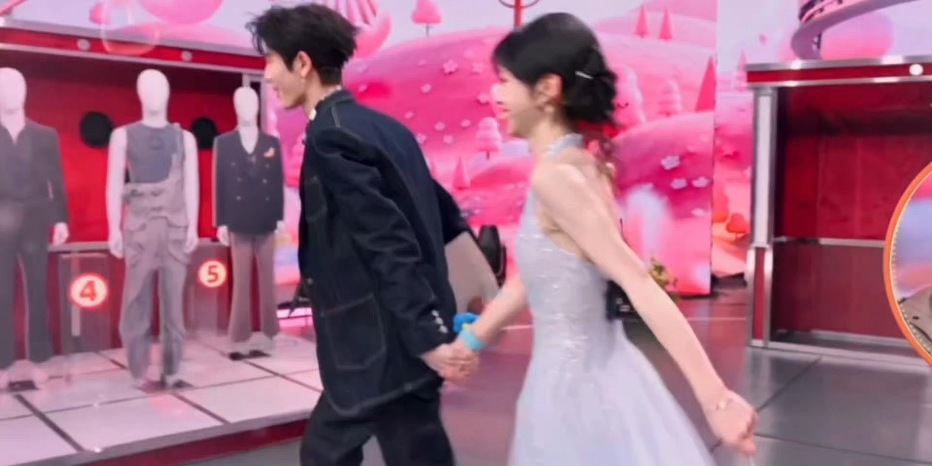 说实话真的希望逐玉能爆一下  拯救岌岌可危的真人剧以后咱们演员的对家可能是真人和