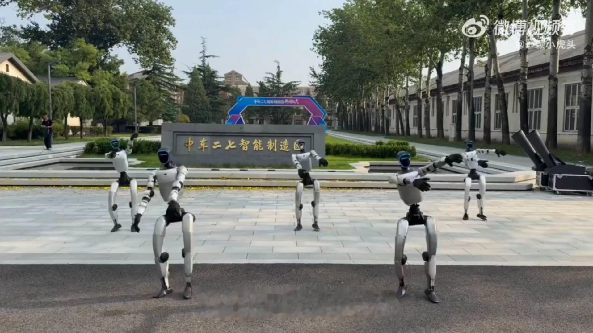 机器人都来翻跳了，肖战《异想天开》的舞蹈好出圈啊#肖战#