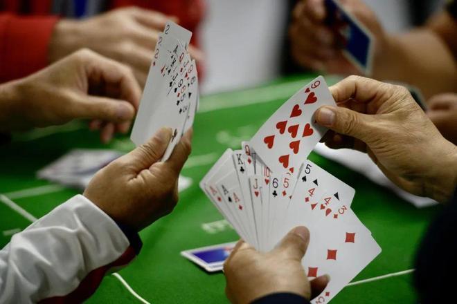 掼蛋识人品，牌桌见人心
 我特别喜欢掼蛋，一有空就约上老友凑局，几轮牌打下来，既