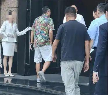 8月21日，娱乐圈再度掀起讨论浪潮。向来默默耕耘的老戏骨张嘉益, 这位人士, 此