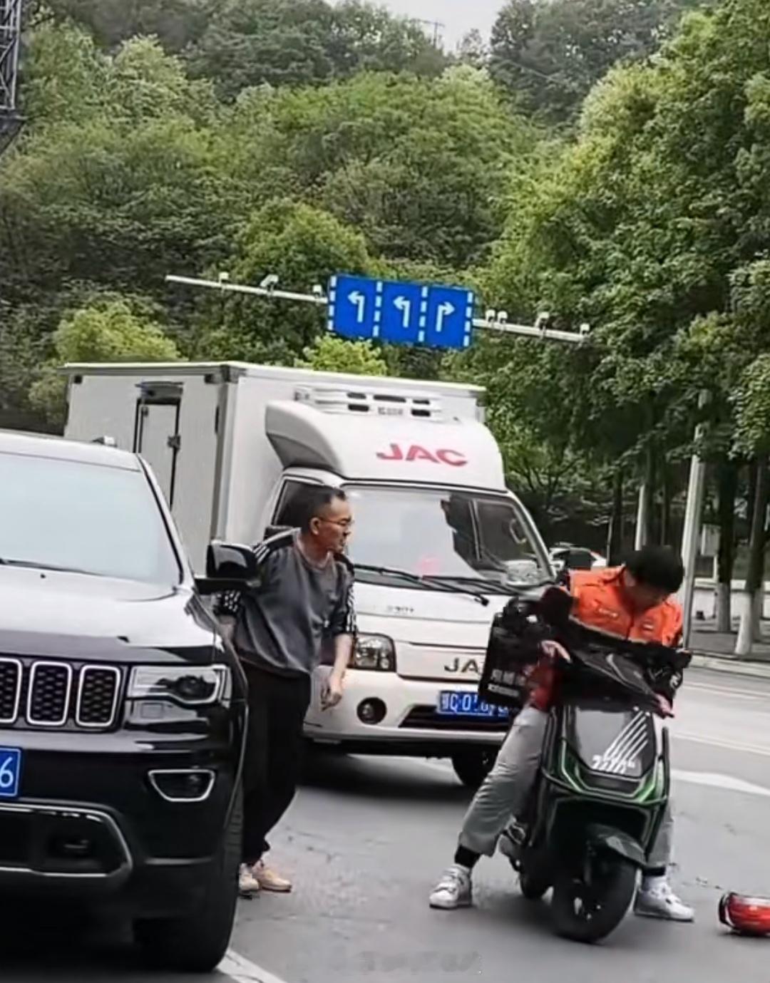 小伙子是能干大事的人，真能忍啊！ 