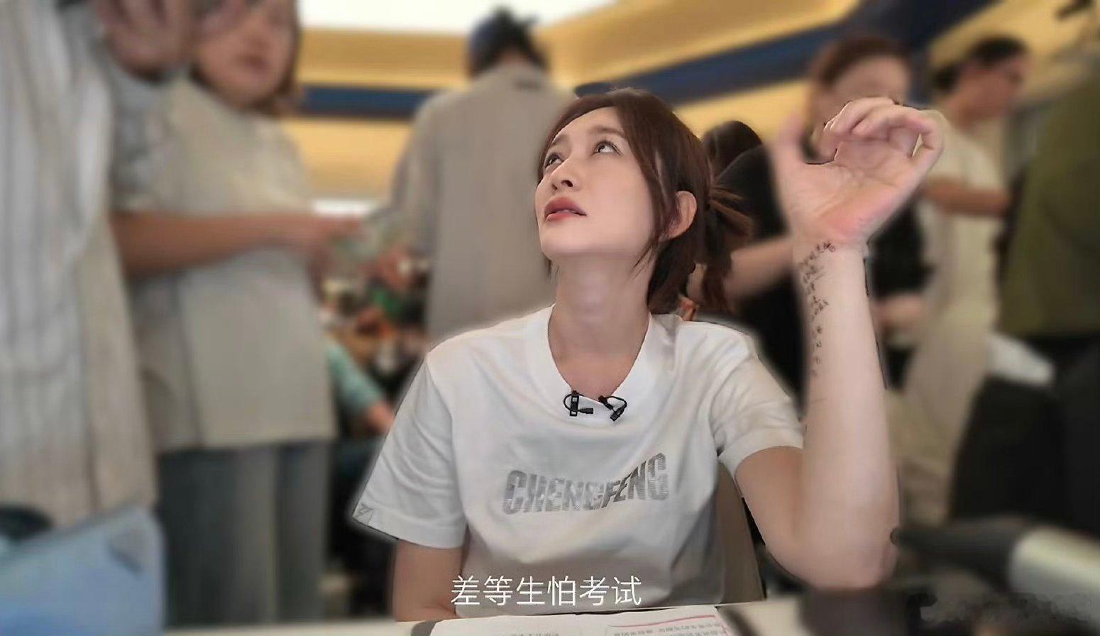 李小冉出了浪姐还在打小抄李小冉五旬老人的记忆力不想睡的星期五 谁被李小冉可爱到，