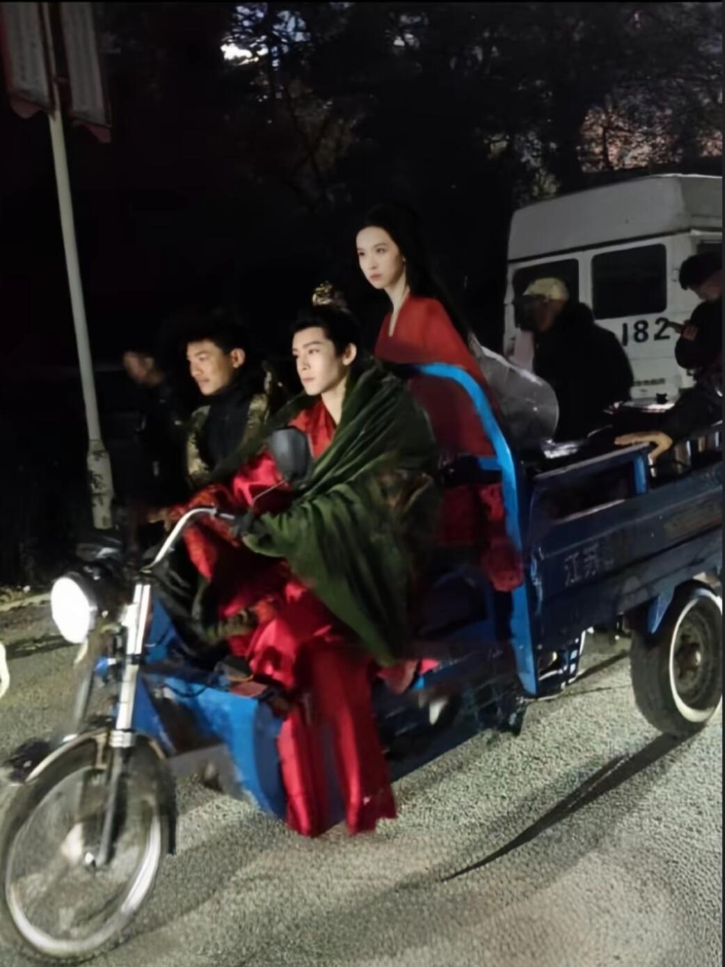 吾肚肚啊我特么我笑得好难受啊啊啊啊 