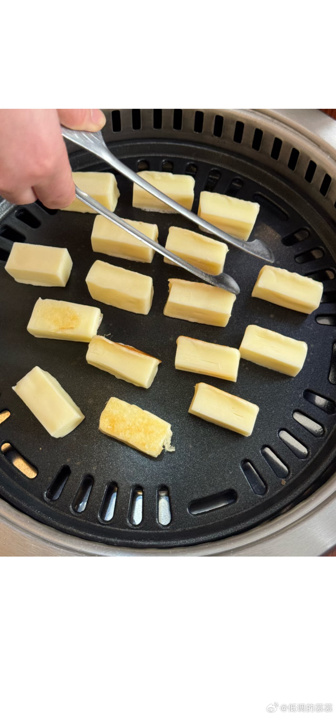 烤芝士条吃起来 