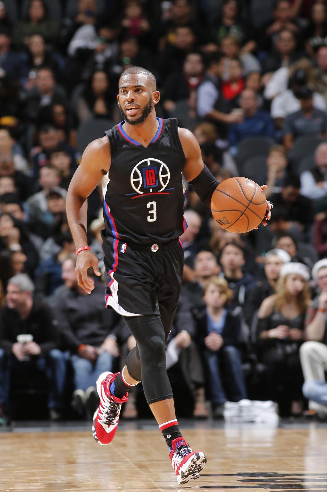 人神共愤，快船裁掉保罗是真不干人事啊！

深更半夜，保罗正在休息，突然就接到了快