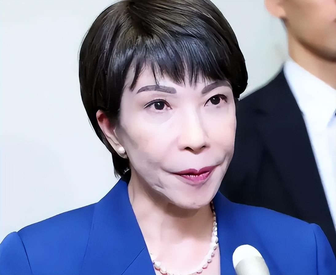 高市演讲被轰下台，琉球民众追着骂

6 月 23 日冲绳和平祈念公园追悼仪式现场