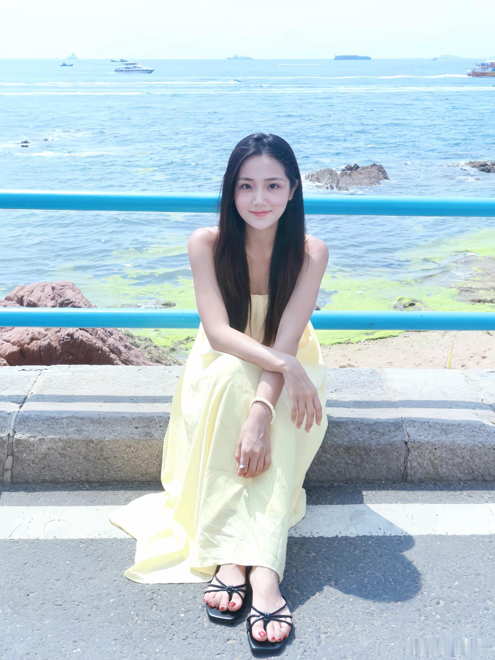 杨志雯青岛海边拍照🌊 ​​​