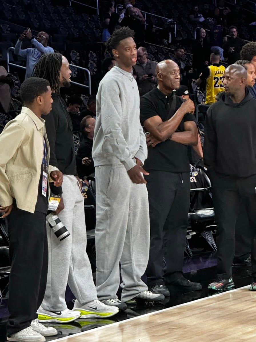 AJ迪班萨现场观战火湖比赛NBA