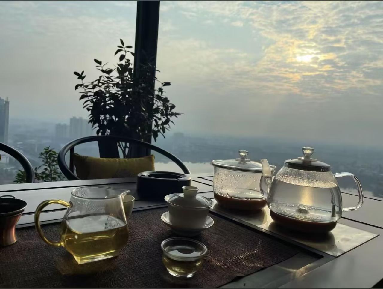 什么原因让他们纷纷都退出兴趣团体？

昨天见到一位朋友，他曾参加社区的模特队和舞