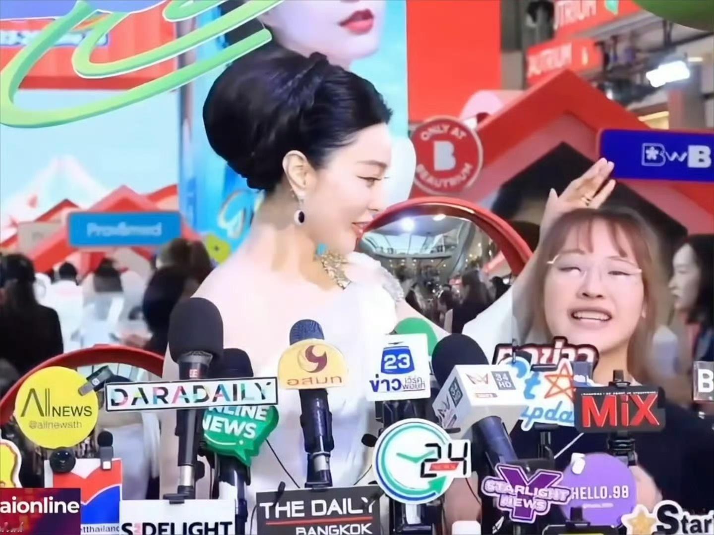别说是翻译了 我光是看视频都要爱上她了要是我面对这么美一张脸我会比她还紧张翻译这