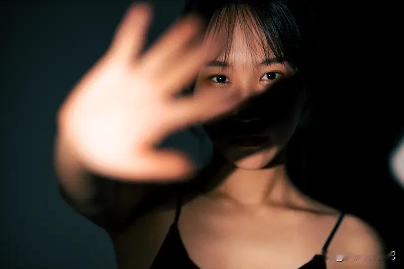 我苦想不明白，
每次点外卖都备注了放灭火器上面，
不用打电话，
可有的人就是不照