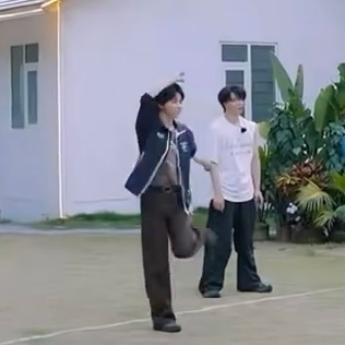 谁给他做成那啥，鲨鱼夹 