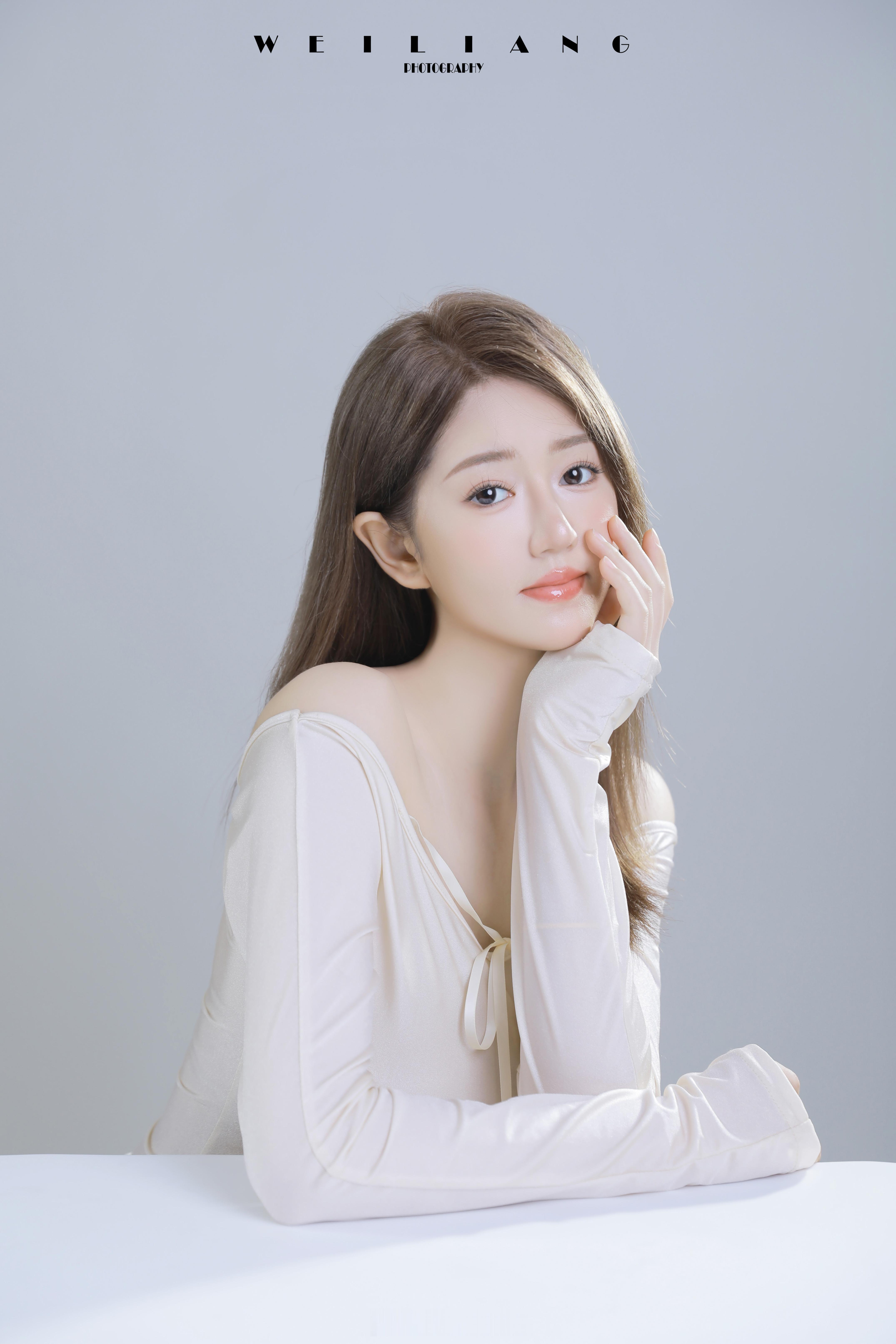 #微凉时光馆##西安约拍[超话]##肖像摄影# 一组简约肖像 ​​​