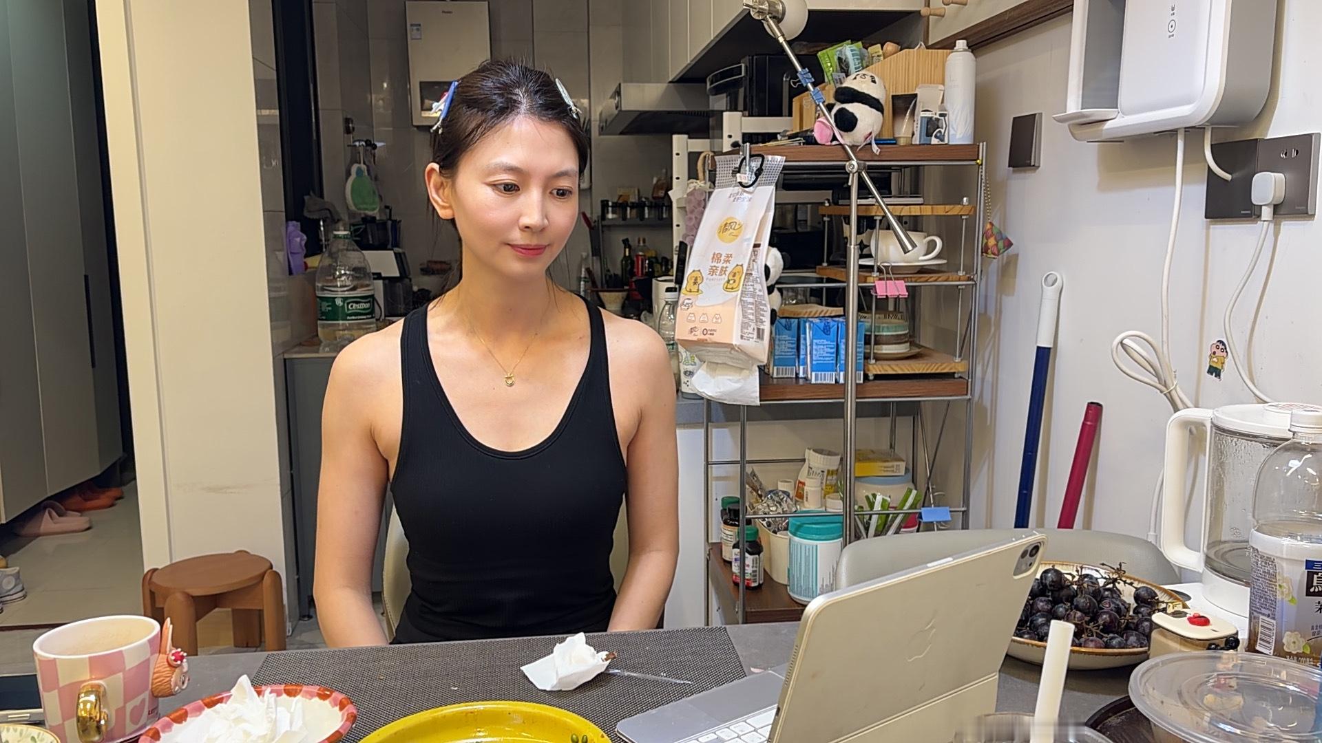 9点47分第一顿，13点完成训练后第二顿去上班啦，去公司看看今天业务如何，给大家