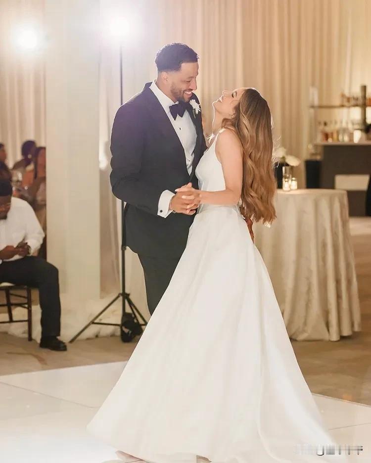 NBA的一股清流，罗伯森和瑞秋相恋七年终于结婚了!

懂球的都知道，NBA的甜心