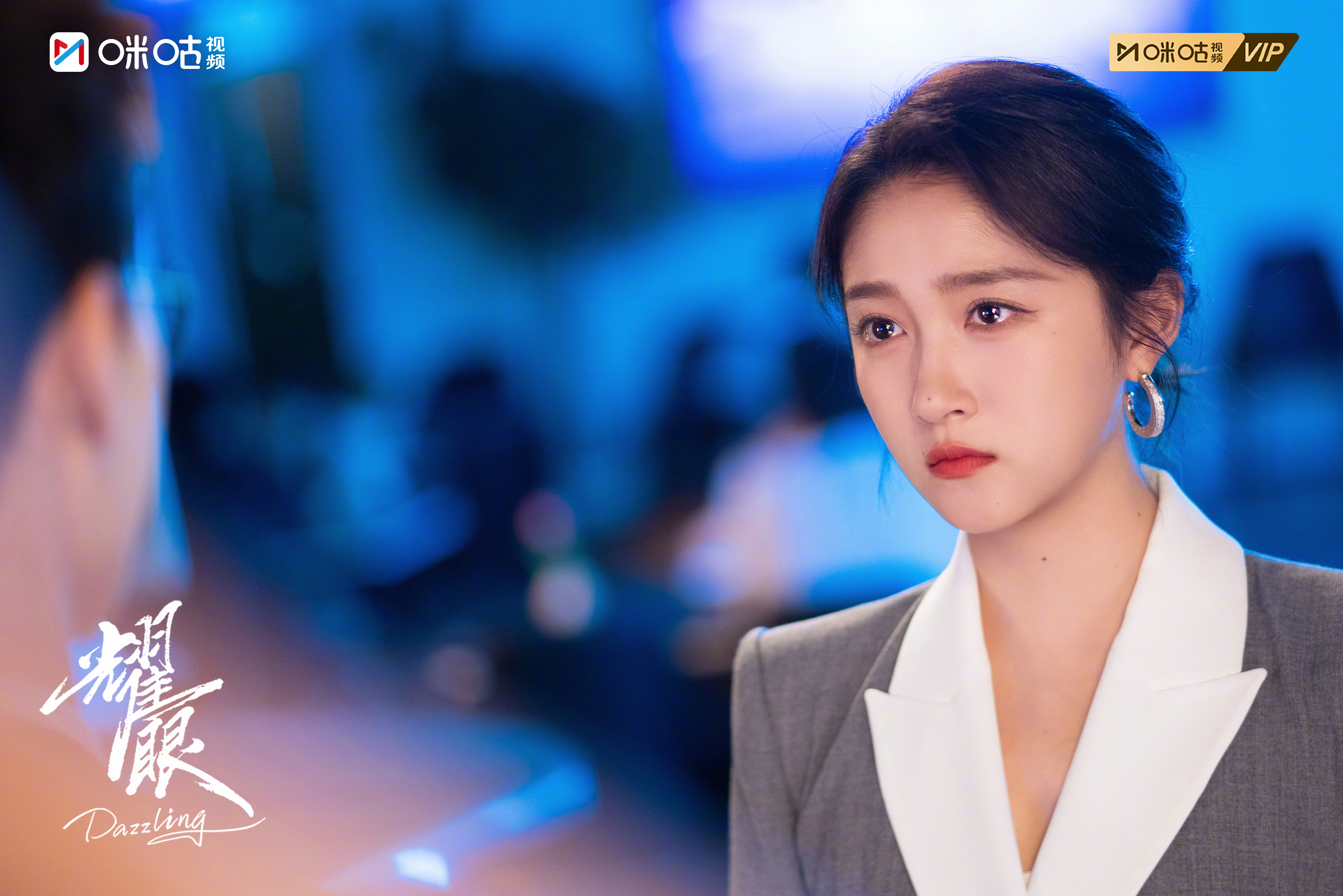 #上咪咕看耀眼# 从青涩年少的遥遥相望，到跨过重重阻碍的安稳相守，扎扎亭见证了他