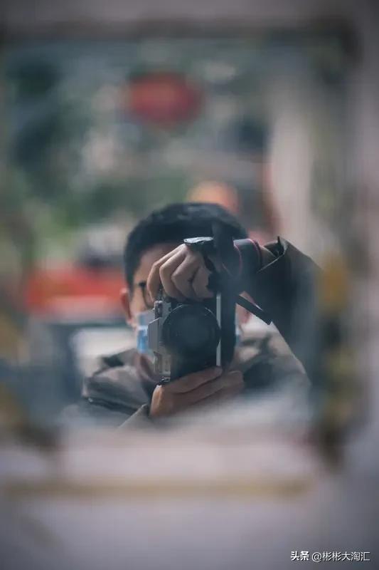 人生最大的敌人是谁？我觉得是自己。就像长跑时，真正的挑战不是身边的对手，而是自己