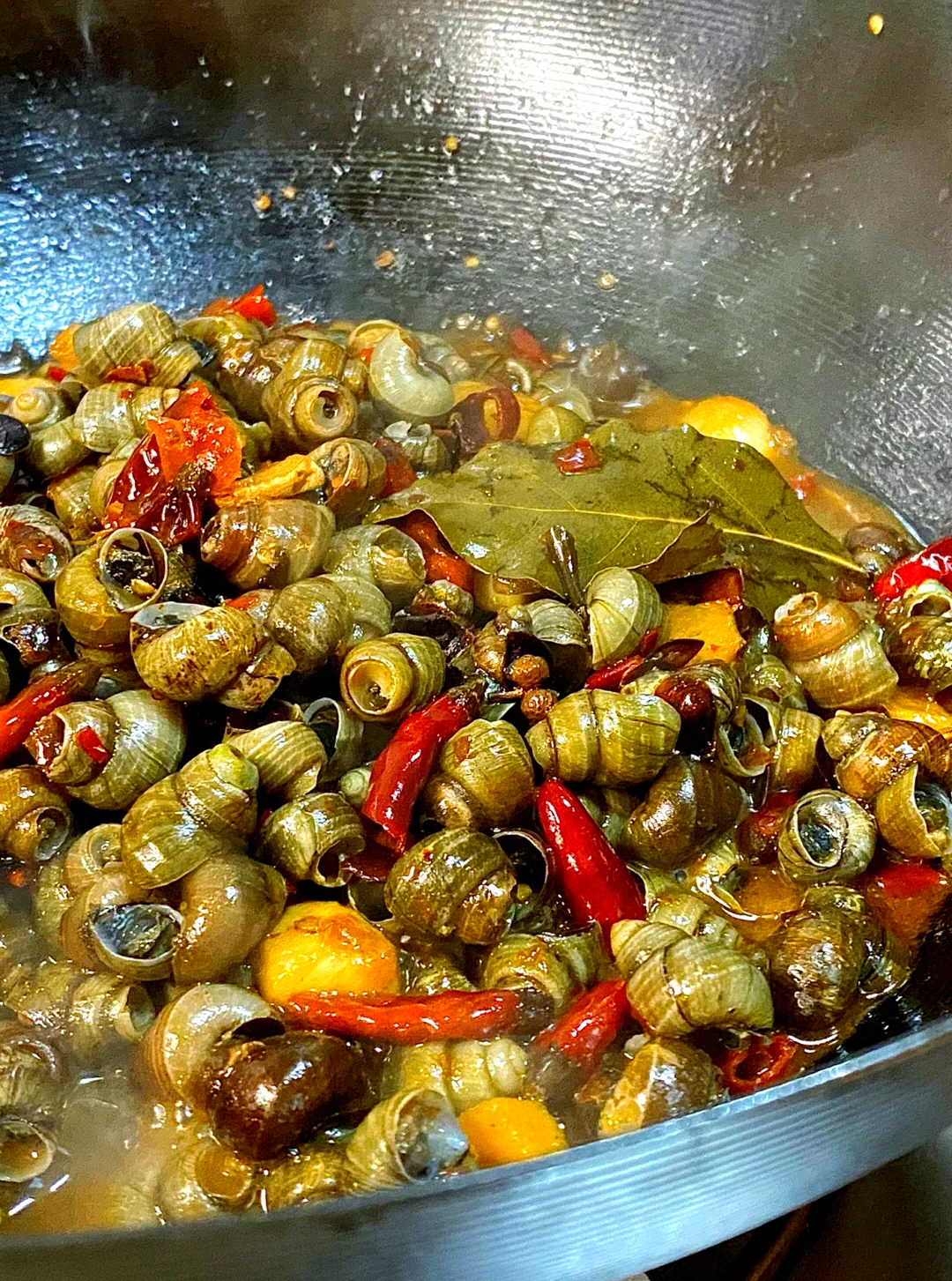 网友投稿： 老吕啊，我今年33岁，清明节，跟男友分手了。 我们是大学同...