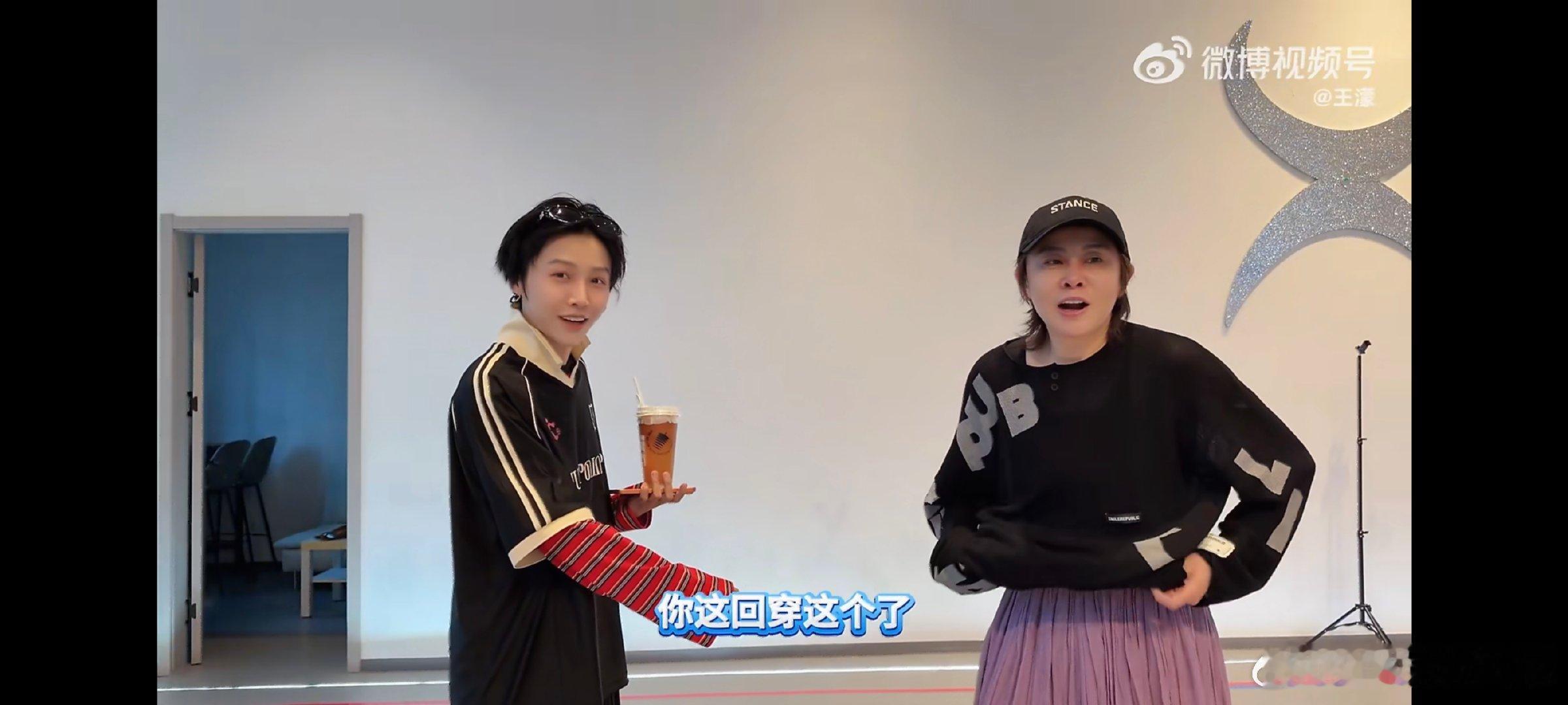 全网等王濛给刘雨昕交作业浪姐三公压力最大的是刘雨昕大家都特别期待濛主跟着大师课认