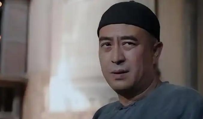 零下十几度的陕北寒风中，平时半点儿火气都没有的“老好人”张嘉益，当着整个摄制组几