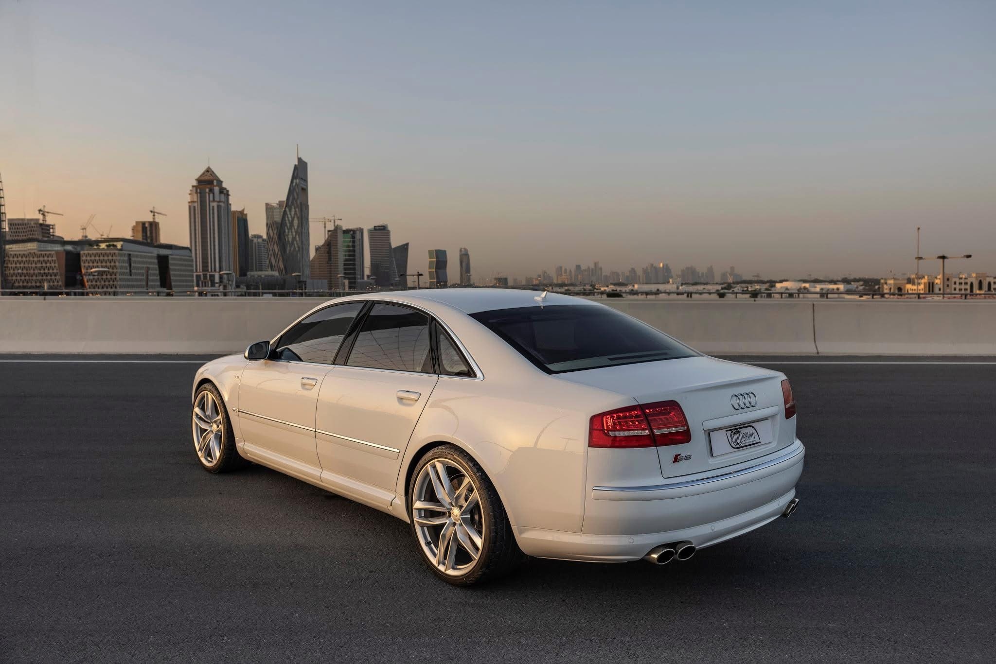 奥迪S8 D3，V10自吸。喜欢，但不敢，据说买一台，还得修进去一台  但买E9