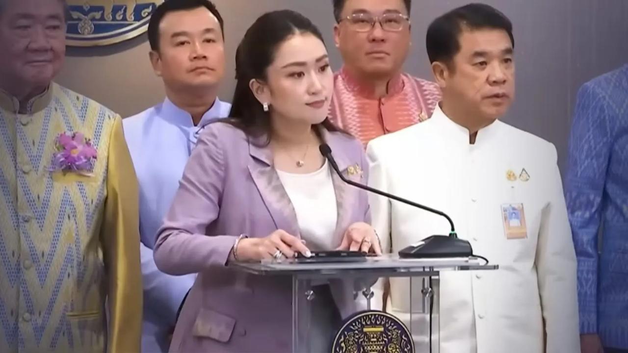 泰国为何力保佩通坦？
首先泰国政坛全力支持佩通坦，核心原因在于她的身份与价值。她