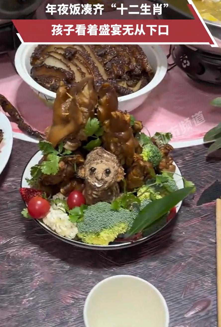 这也太有才了！甘肃，一男子觉得往年的年夜饭平平无奇，今年主动请缨，给一家人做年夜