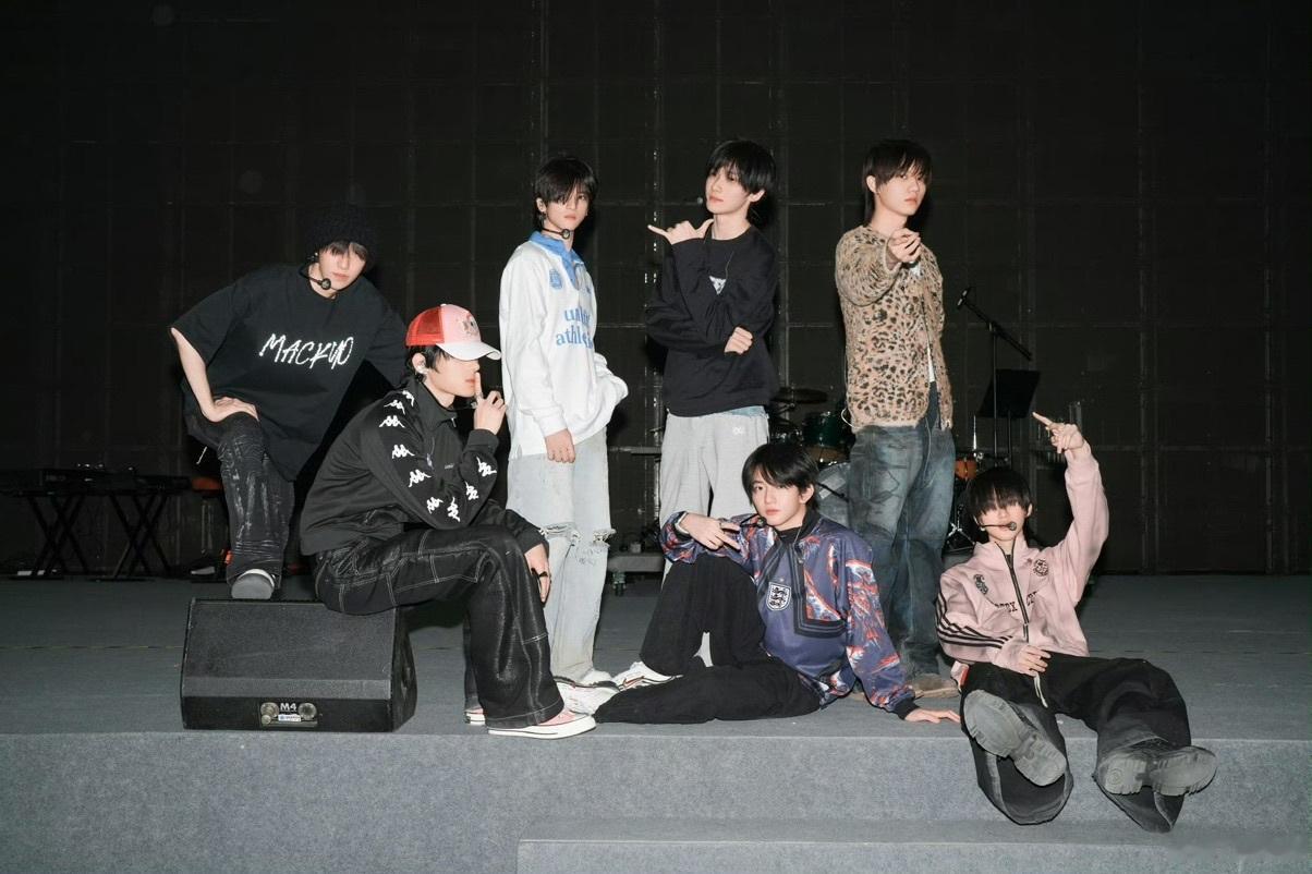 娱乐七匹狼荣耀之战彩排花絮七匹狼荣耀之战彩排 tfing 余宇涵 张峻豪彩排花絮