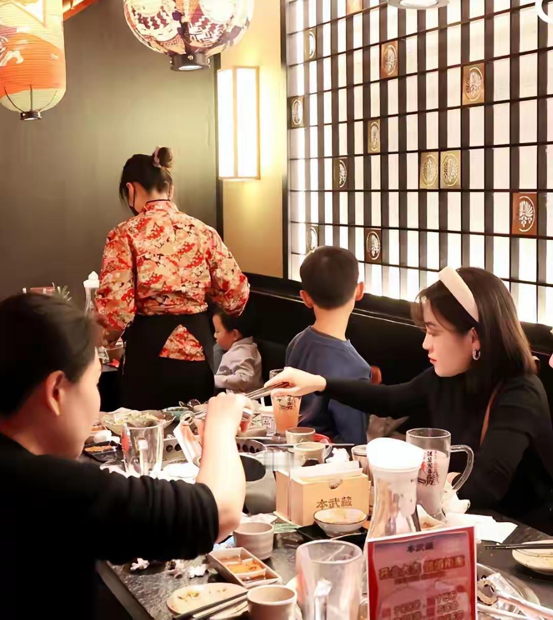 【我们在2040年超越日本】
国内名嘴预测：美国最迟明年上半年爆发史无前例的经济