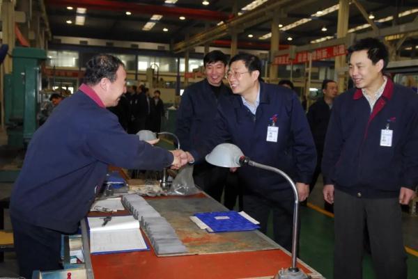 罗阳作为歼 - 15现场研制总指挥，在邻居眼里，他或许就是那个亲切的老熟人。在罗