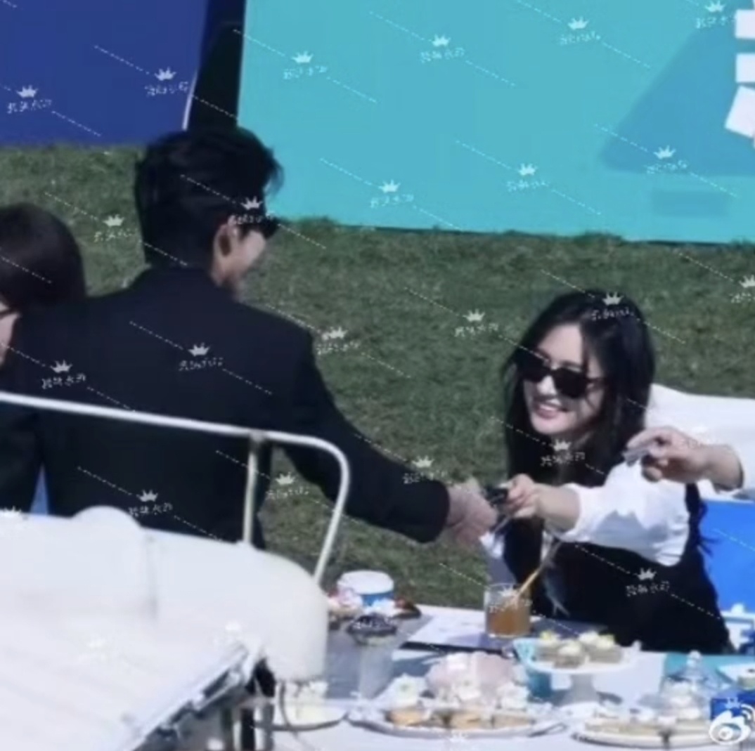 棣月系 棣月系 终于懂得了这张图的含金量两个人的的嘴角都要咧到耳朵根了吧！棣月系