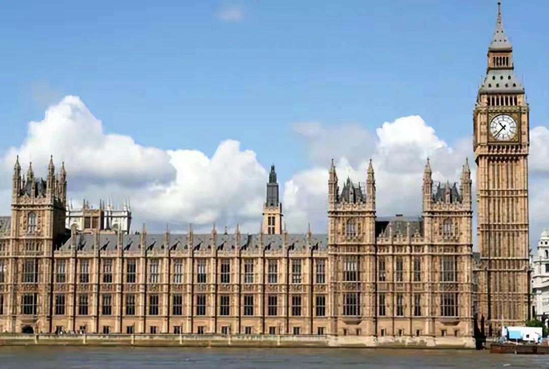 为什么大宪章过后，英国仍需要几百年的时间才实现了民主？因为除非等那些有旧思想的人