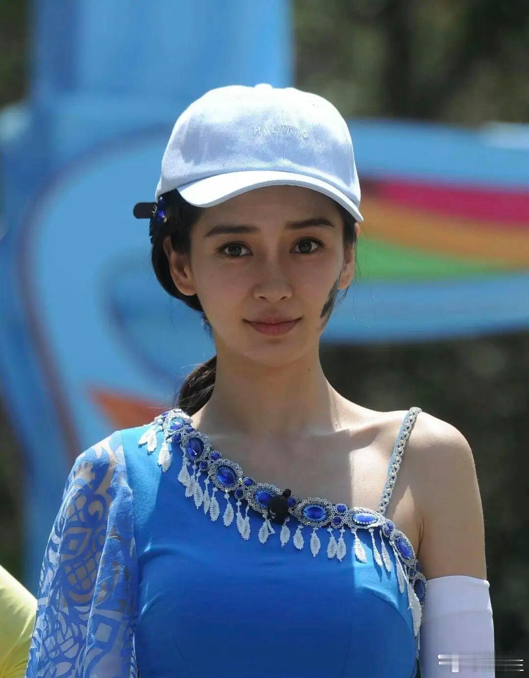 早期跑男‎﻿里的Ang⁠elab﻿a﻿﻿b⁠‏‎y﻿，一‏‎‏身蓝调‎美⁠人造型