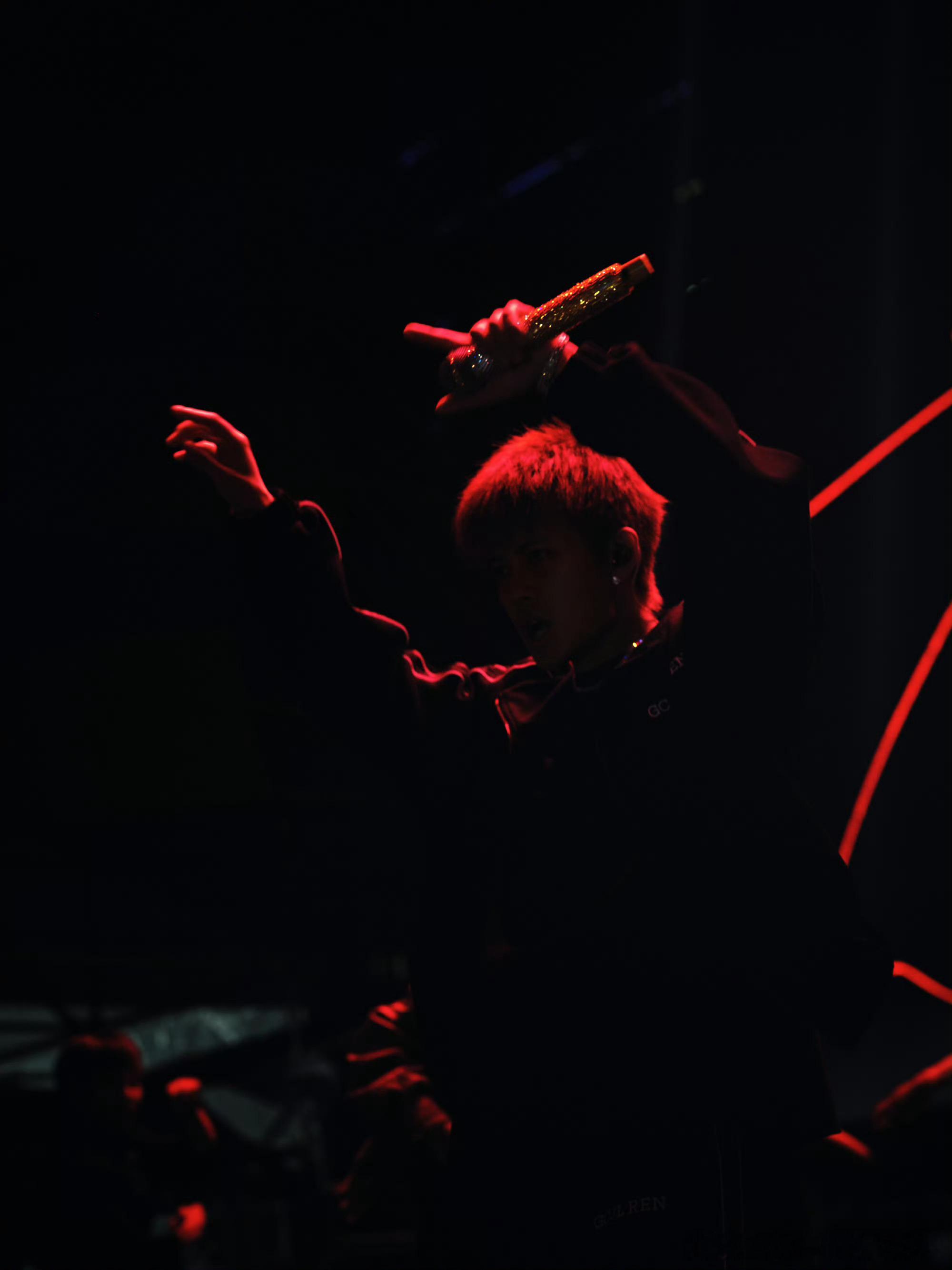 任嘉伦音乐节彩排照，明天正式舞台见！ 