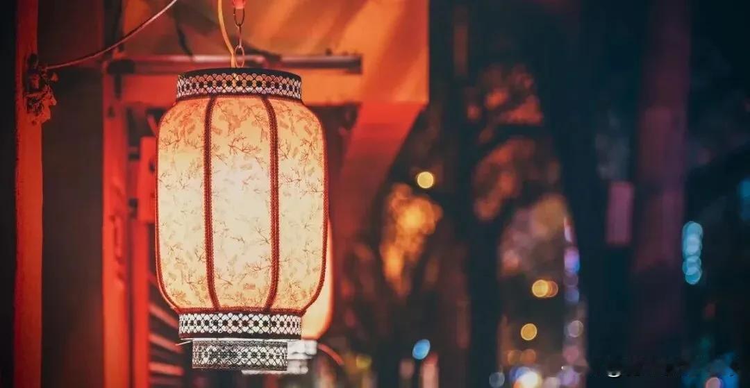 除夕将至，家里再省钱，客厅也要放上这4样，新年日子越过越顺
 
除夕辞旧迎新，家