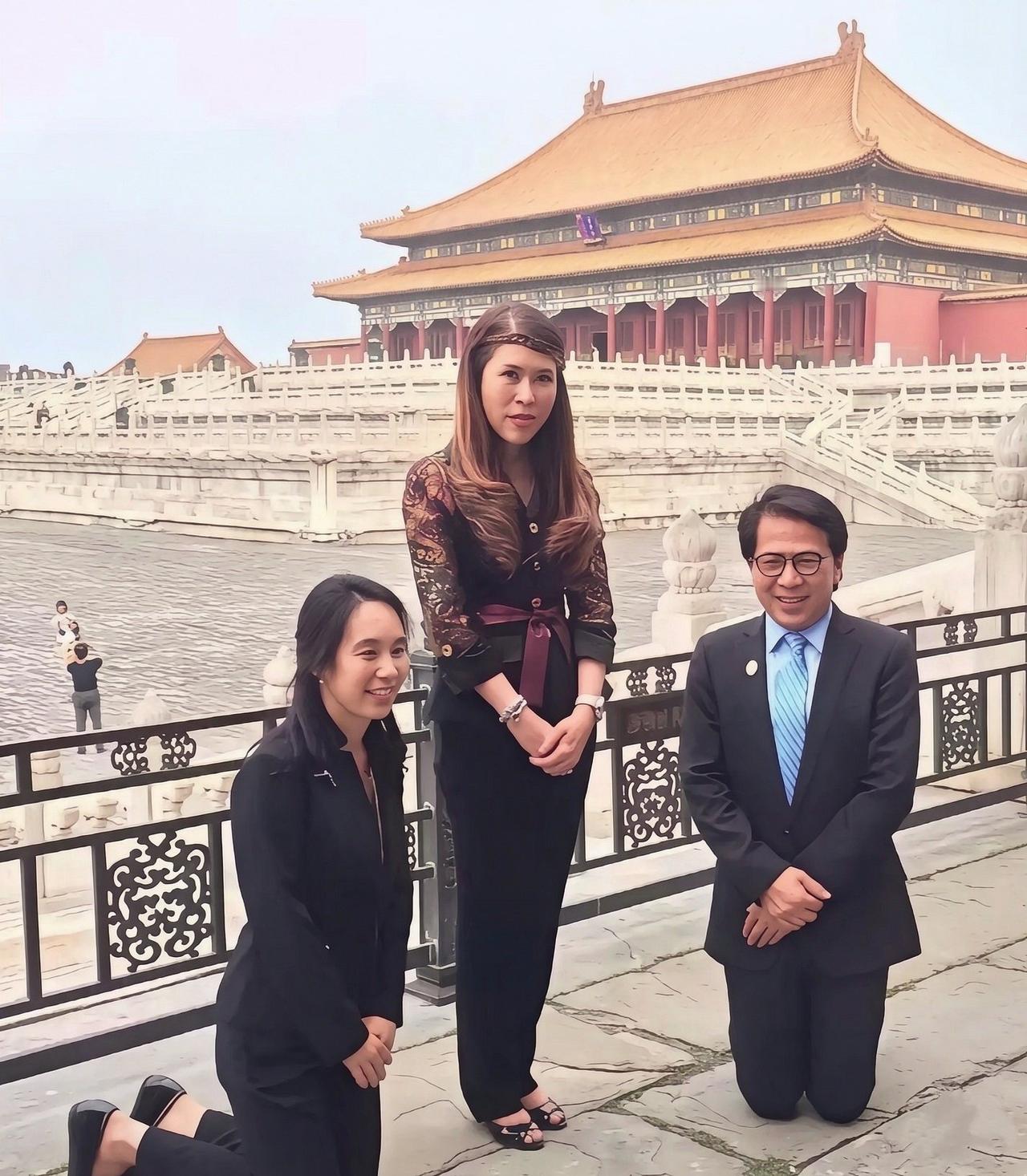 2001年，泰国朱拉蓬公主（HRH Princess Chulabhorn）访问