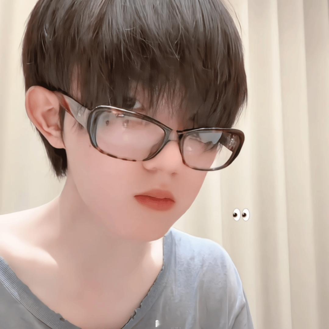 苏新皓舌头怎么了 真的破防于他的懂事，明明自己疼得难受，却依旧拿出最完美的舞台状