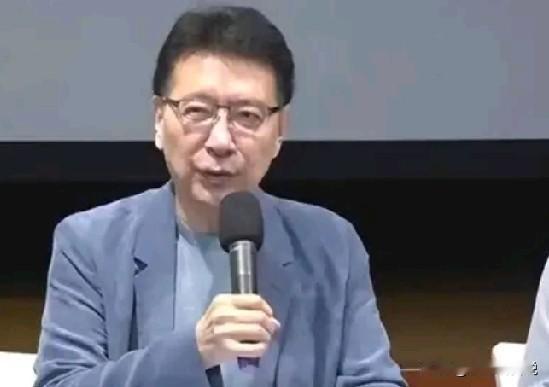 毫不客气的讲，老赵把他那个被俘虏过两次的老爹身上的“优点”全部都继承下来了。
