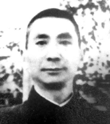 渡江战役中，解放军在打扫芜湖战场时，见几人围在一具尸体前大哭，询问时，一个四川口