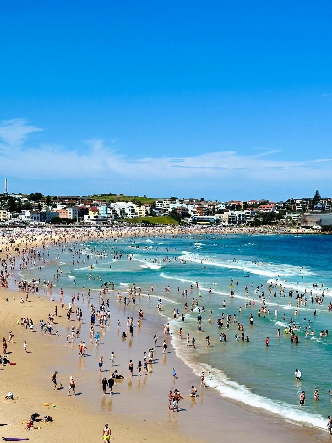 是这么一个情况，特朗普不是想要吞并加拿大和格陵兰岛吗？这让我想起一个地方，那里遍